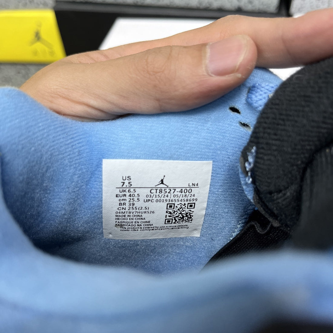 Air Jordan 4 University Blue