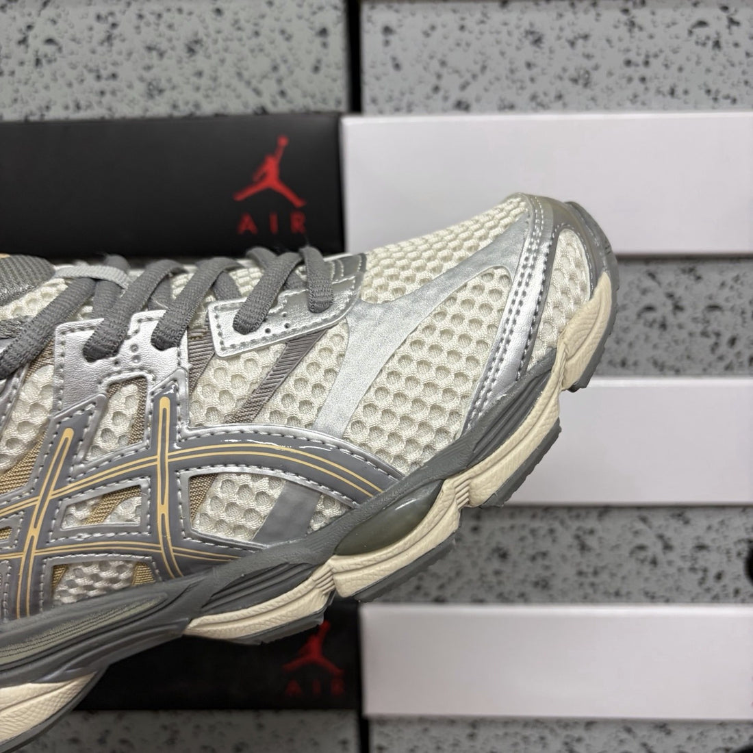 ASICS Gel-Cumulus 16 Cream Clay Grey