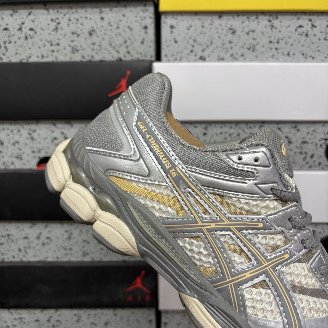 ASICS Gel-Cumulus 16 Cream Clay Grey