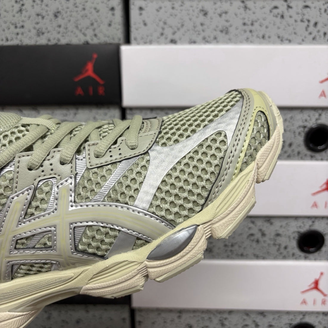 ASICS Gel-Cumulus 16 Dried Leaf Green