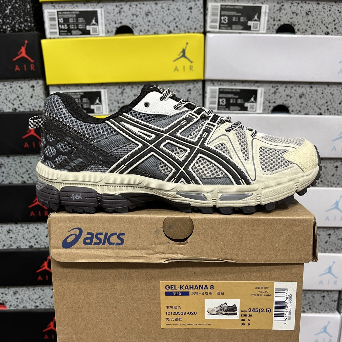 ASICS Gel-Kahana 8 Black Cream