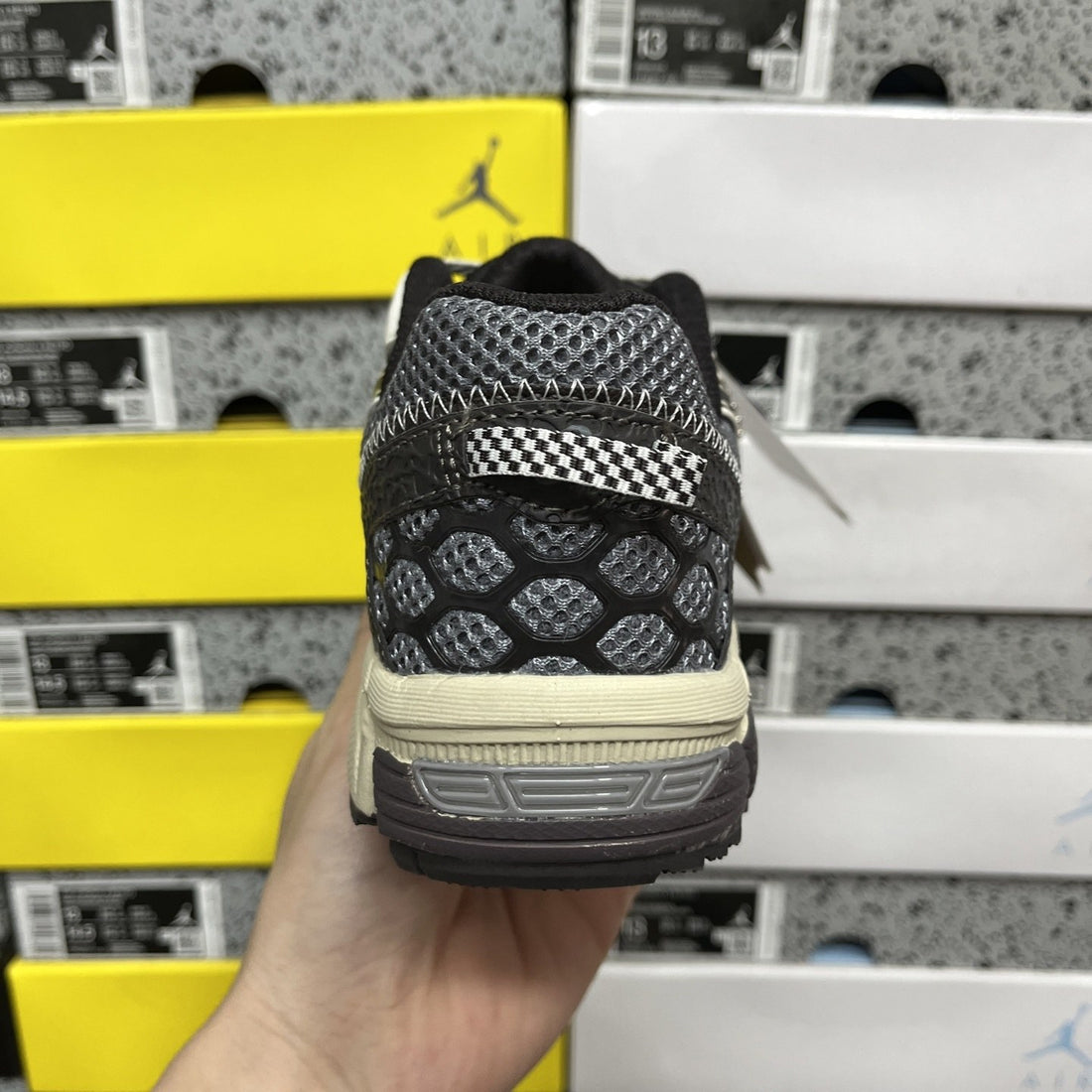 ASICS Gel-Kahana 8 Black Cream