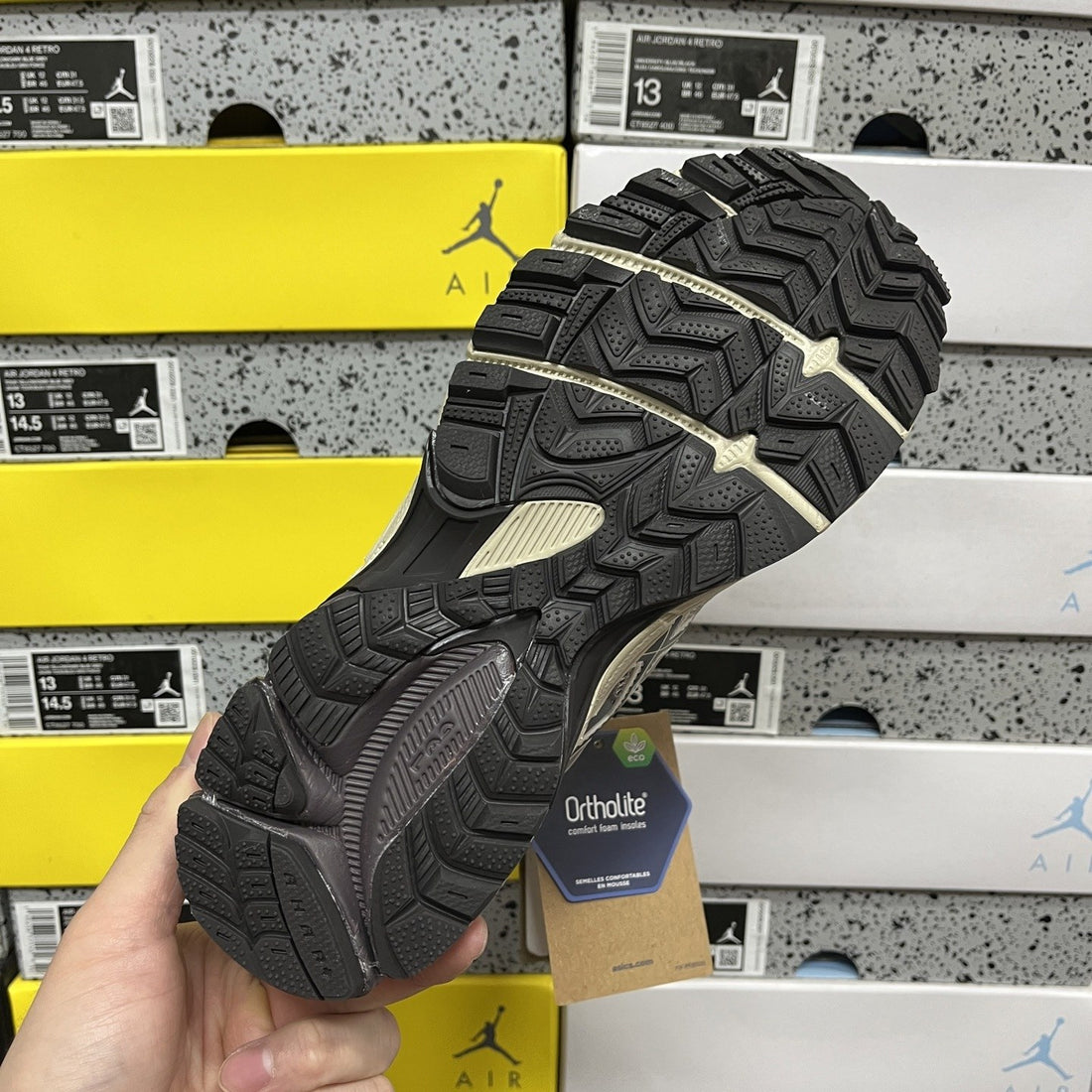 ASICS Gel-Kahana 8 Black Cream