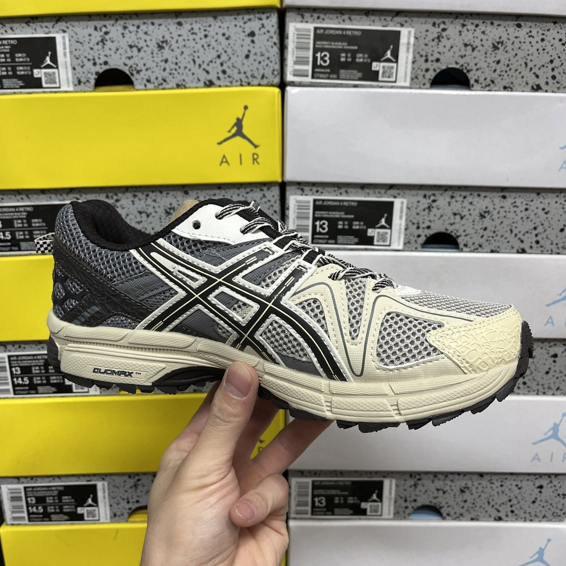 ASICS Gel-Kahana 8 Black Cream