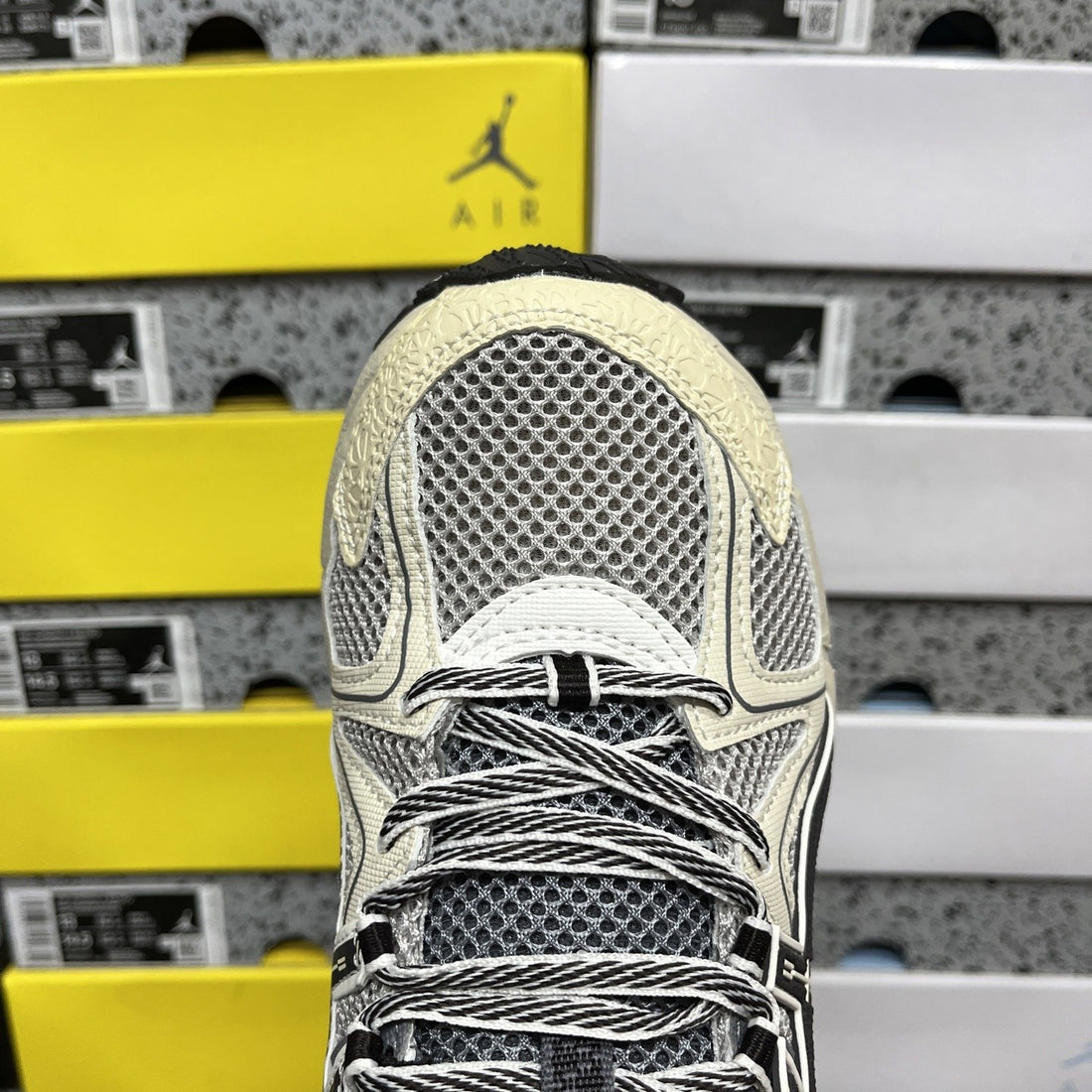ASICS Gel-Kahana 8 Black Cream