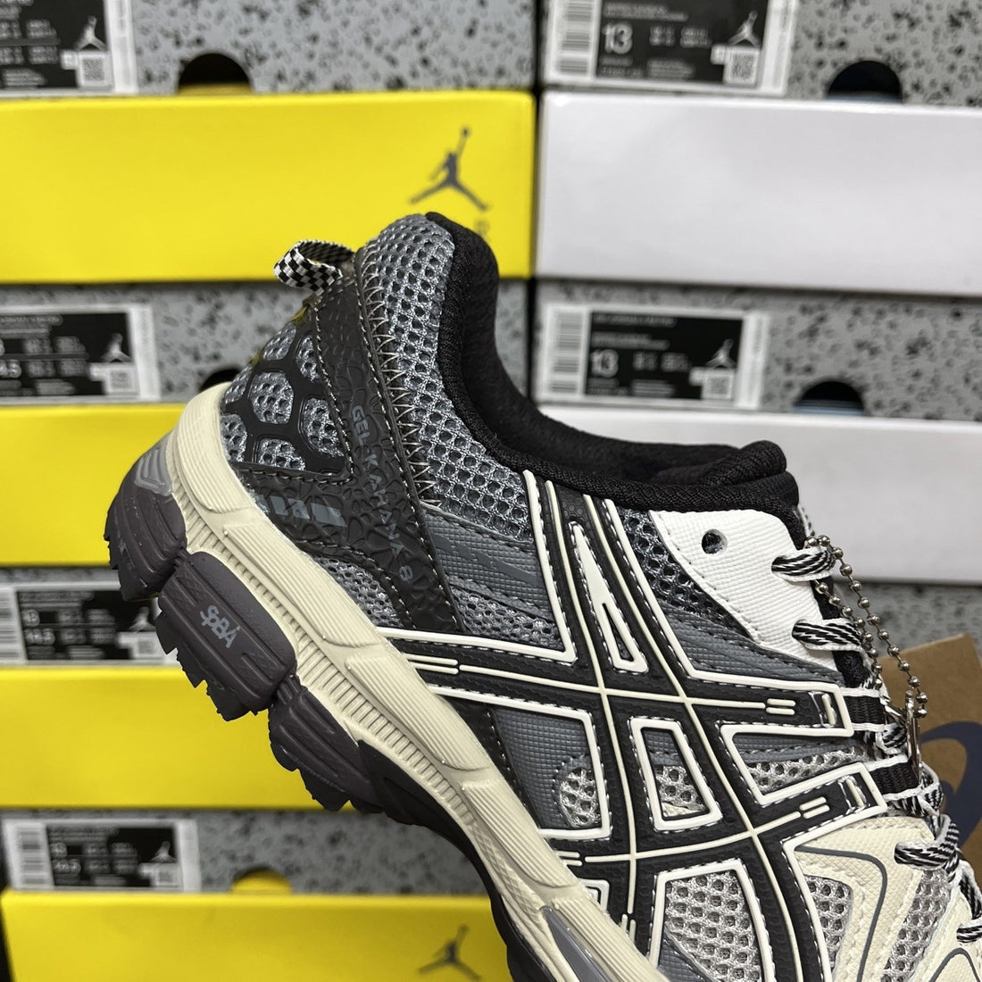 ASICS Gel-Kahana 8 Black Cream