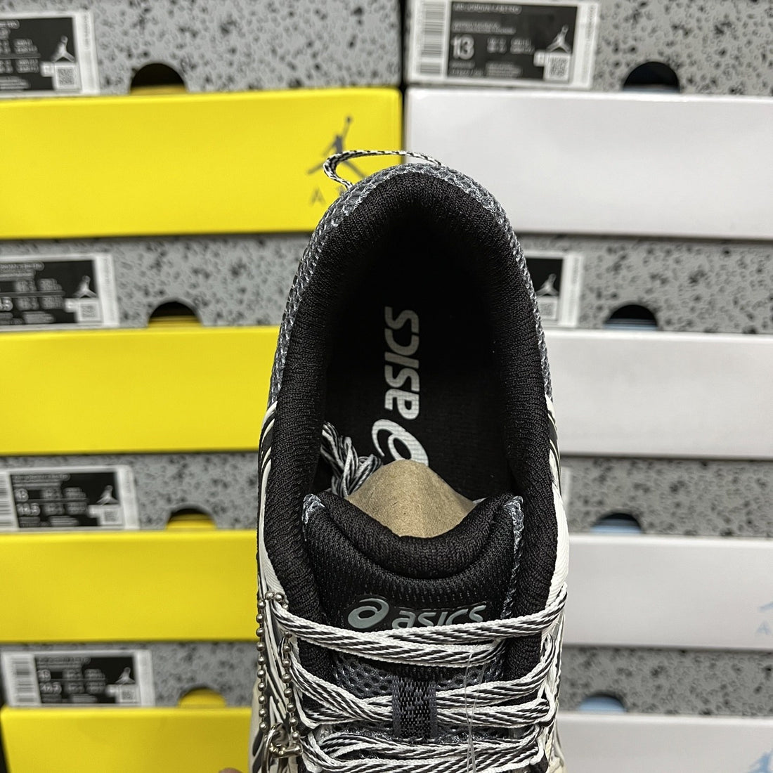 ASICS Gel-Kahana 8 Black Cream
