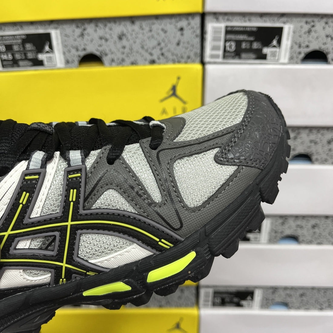 ASICS Gel-Kahana 8 Black Volt