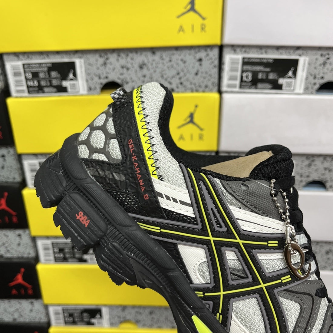 ASICS Gel-Kahana 8 Black Volt