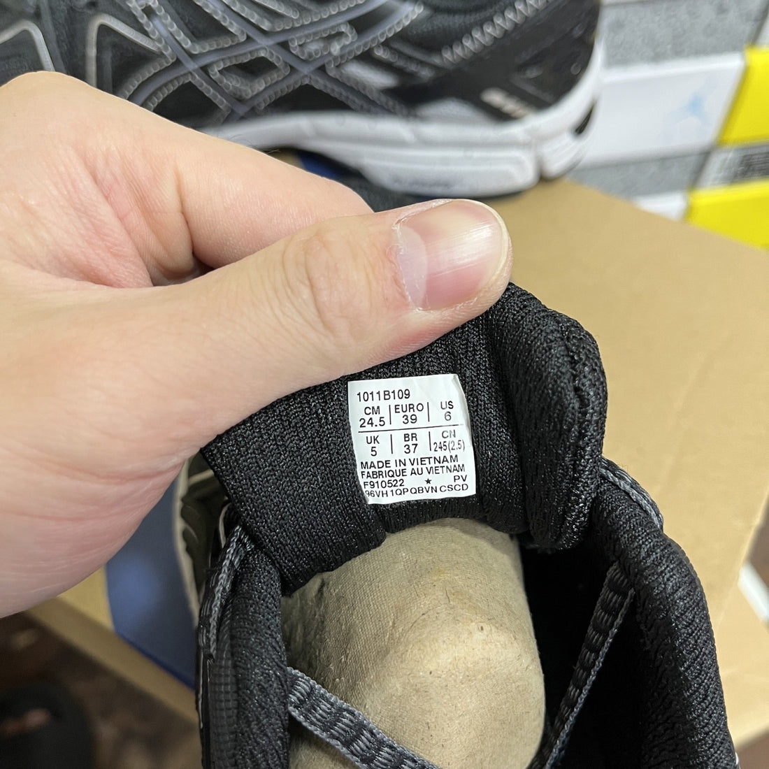 ASICS Gel-Kahana 8 Black White