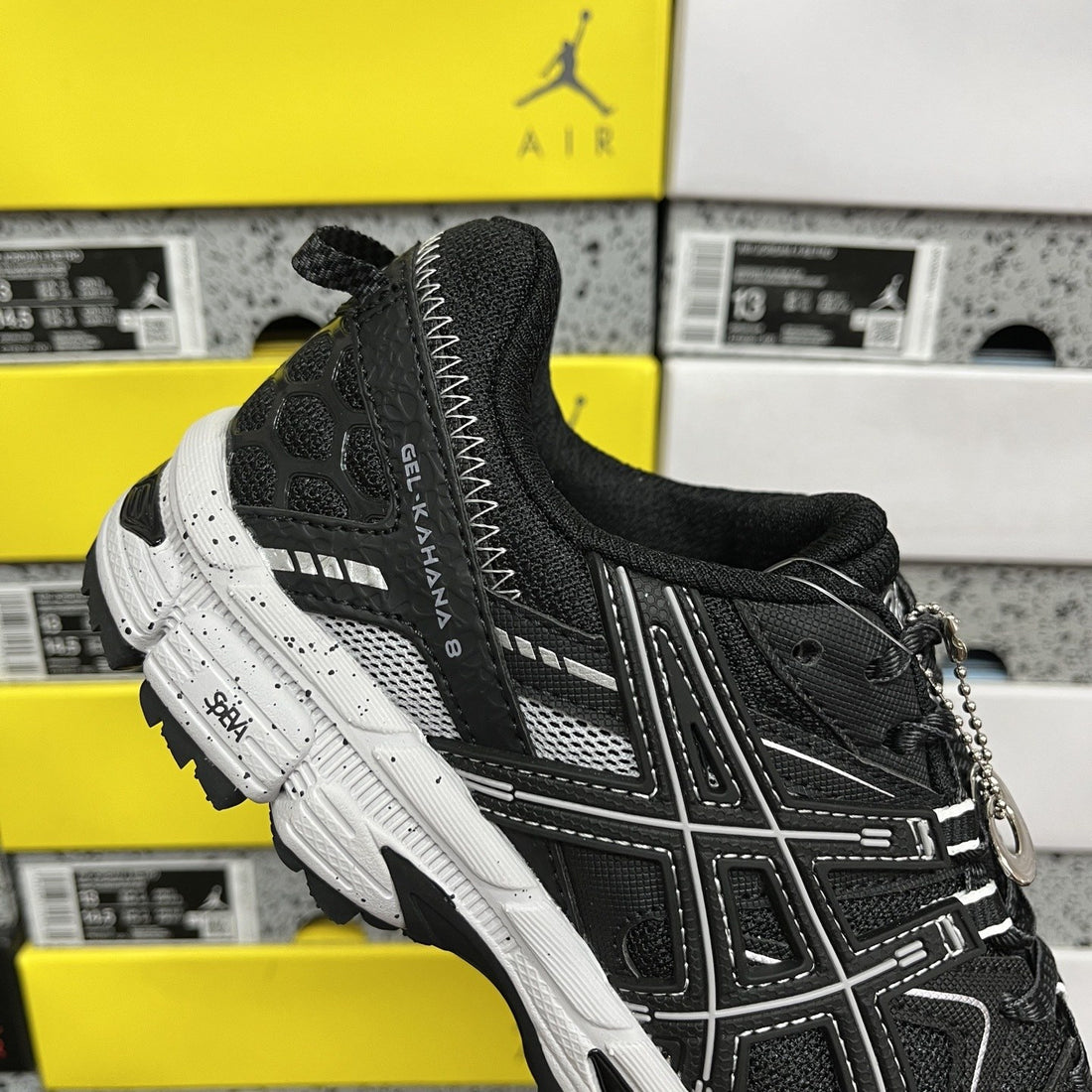 ASICS Gel-Kahana 8 Black White