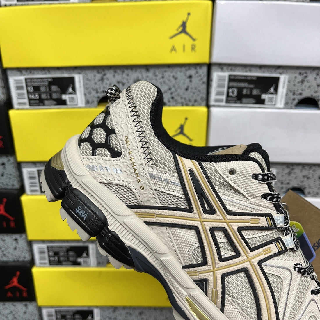 ASICS Gel-Kahana 8 Cream Black