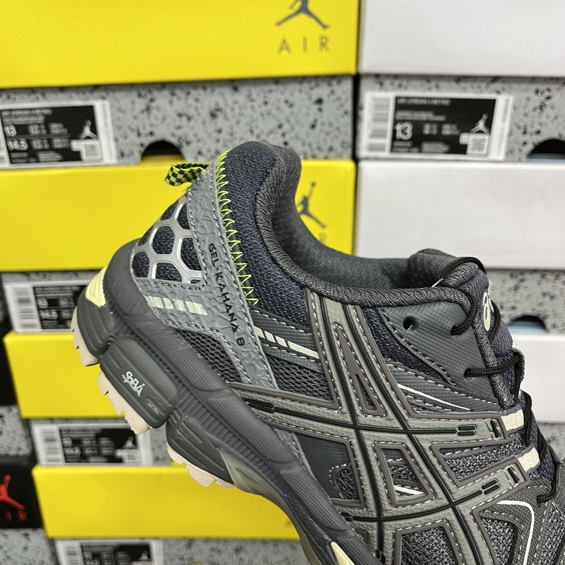ASICS Gel-Kahana 8 Dark Grey