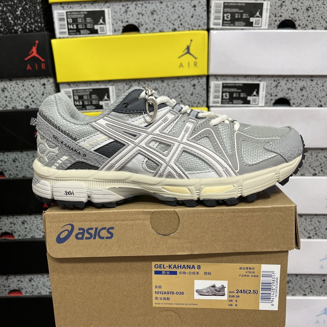 ASICS Gel-Kahana 8 Light Grey
