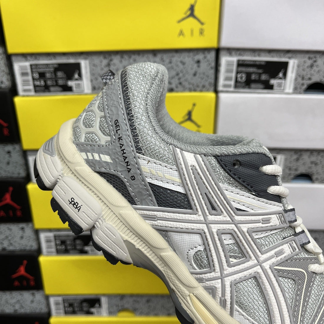ASICS Gel-Kahana 8 Light Grey