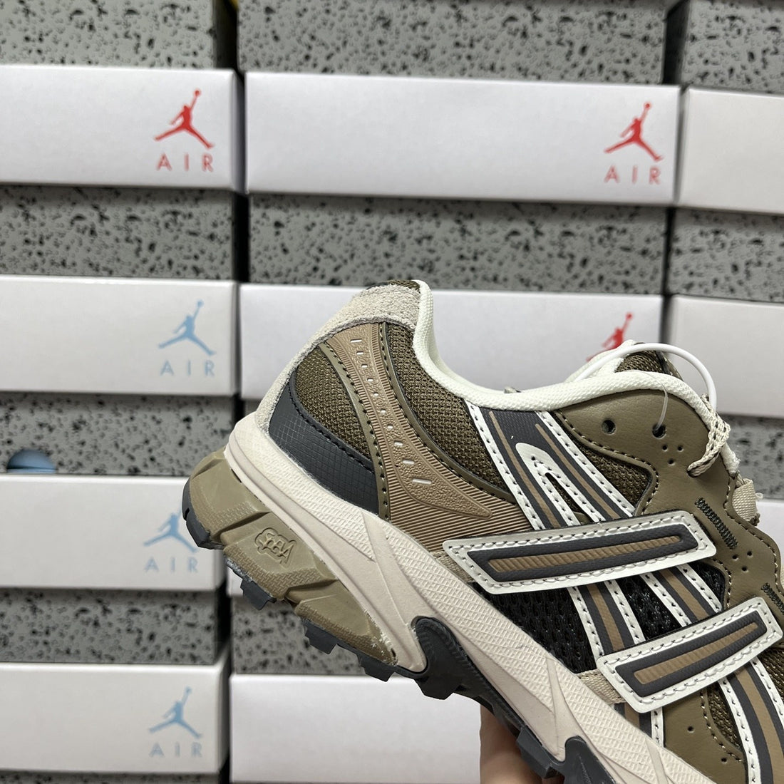 ASICS Gel-Sonoma TR62 Clay Canyon Obsidian Grey