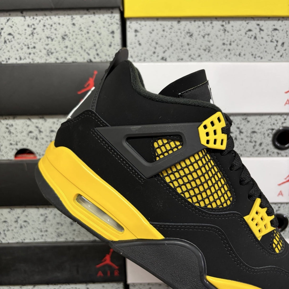 Air Jordan 4 Retro Thunder