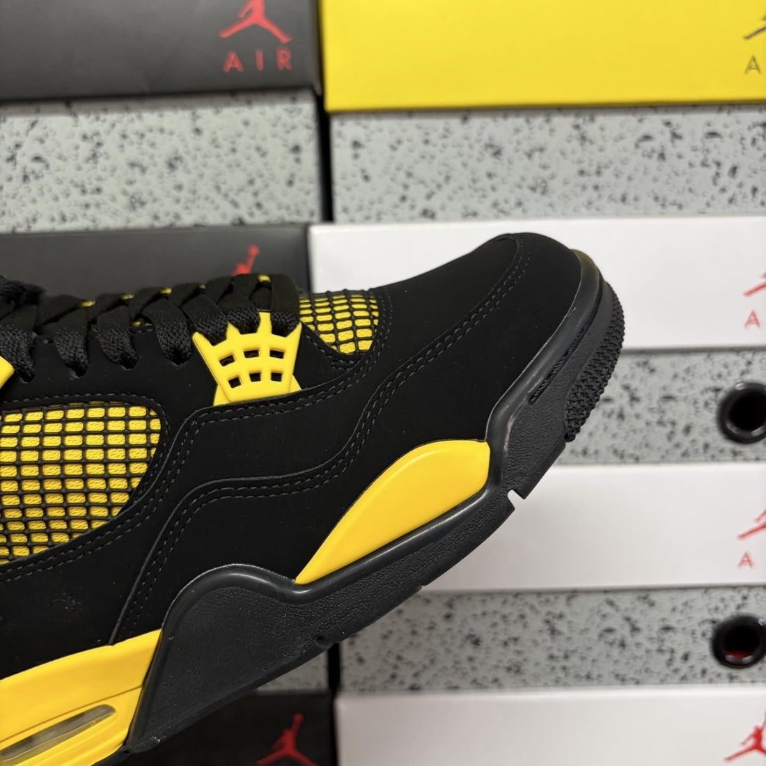 Air Jordan 4 Retro Thunder