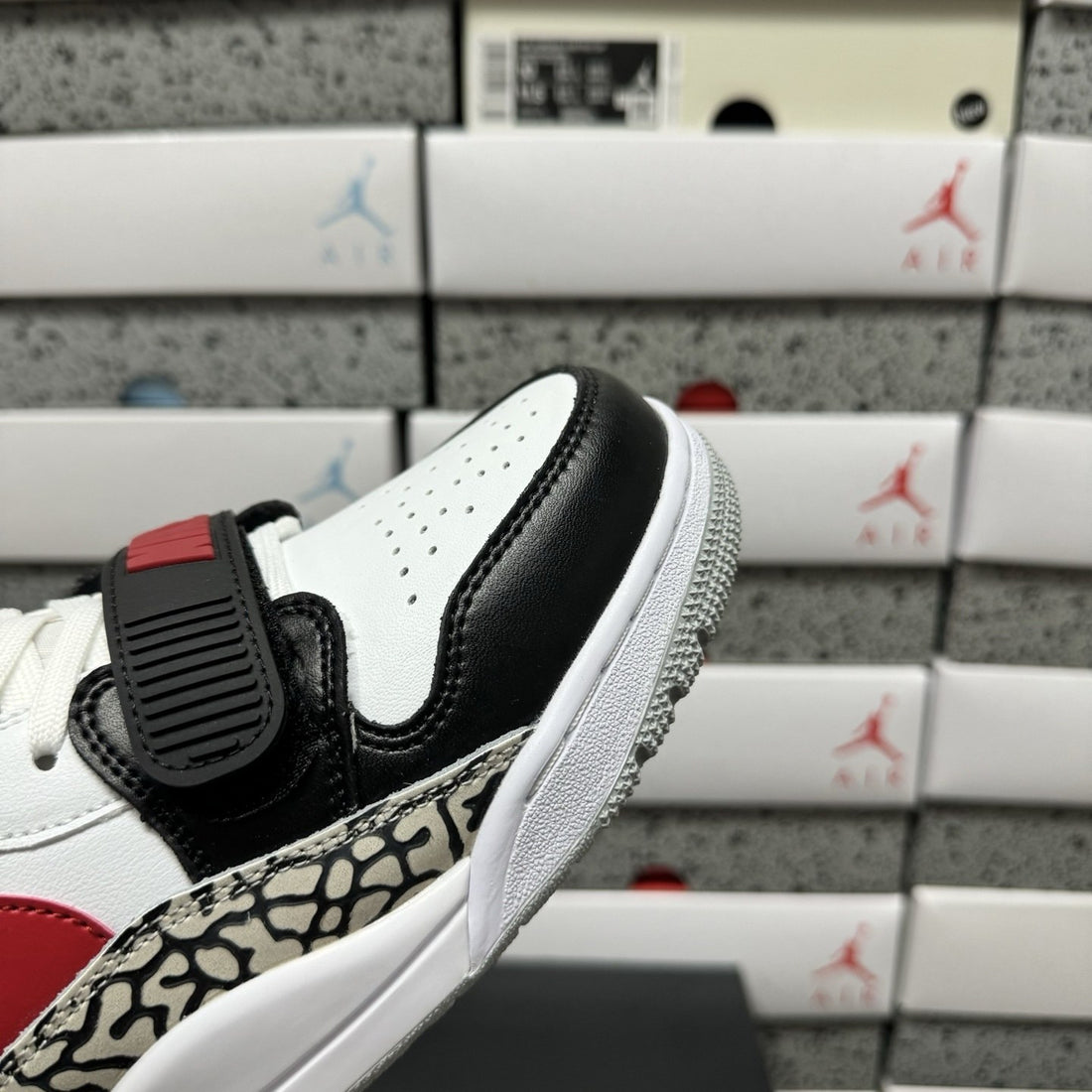 Jordan Legacy 312 Low Chicago Black Toe