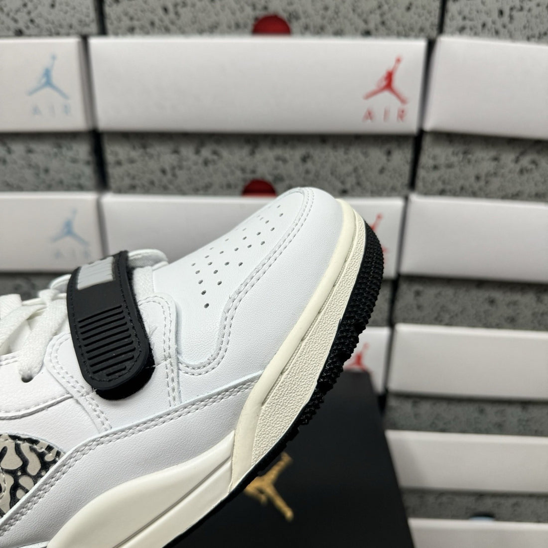 Jordan Legacy 312 Low White Black Camo