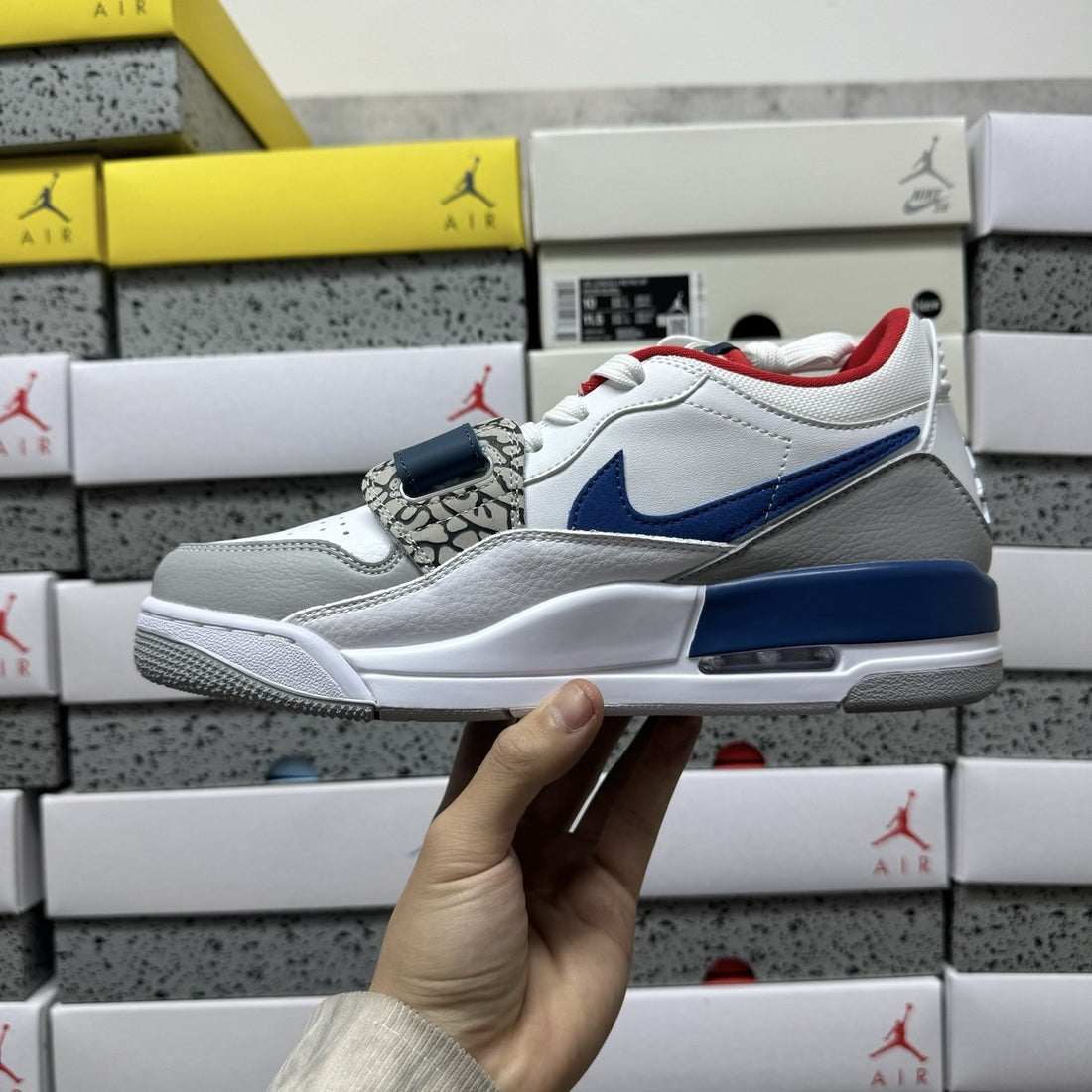 Jordan Legacy 312 Low White Royal Red