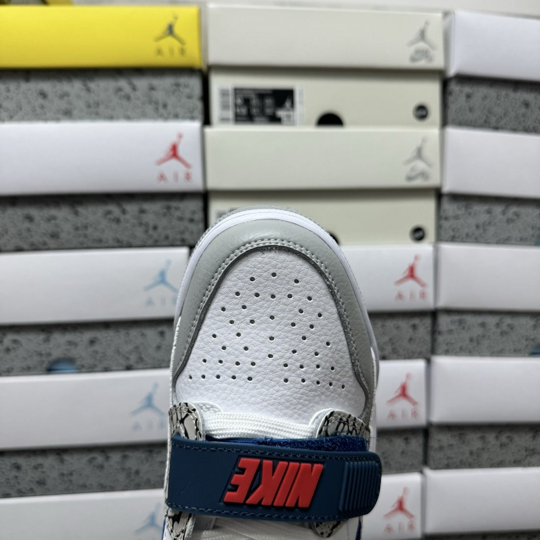 Jordan Legacy 312 Low White Royal Red