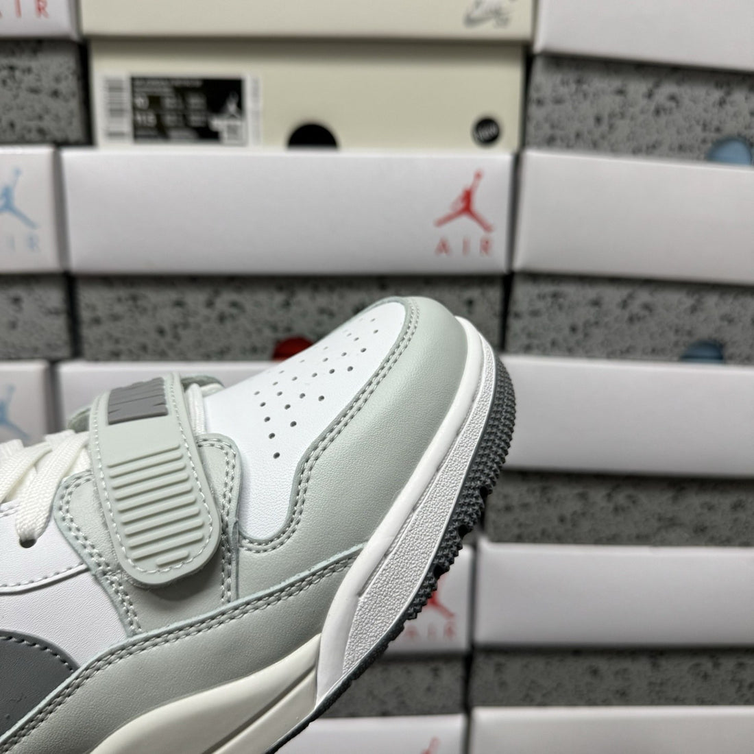 Jordan Legacy 312 Low White Wolf Grey