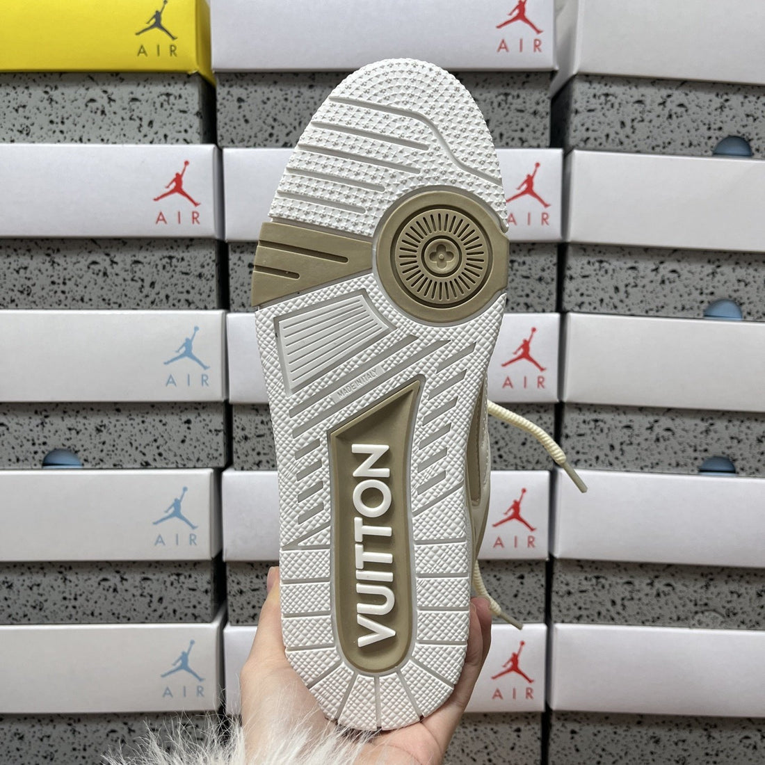 LV Skate Beige Cream