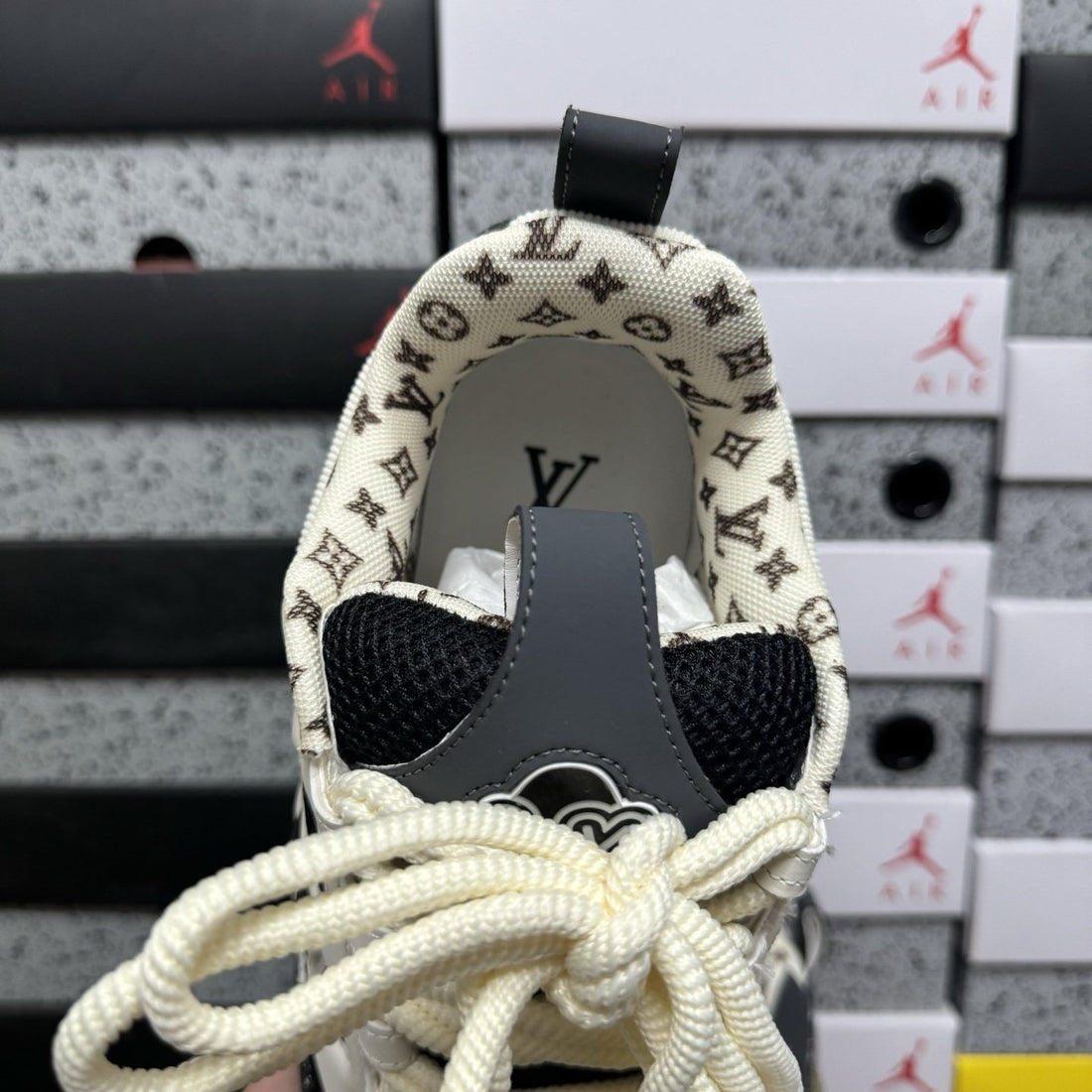 LV Skate Black Cream