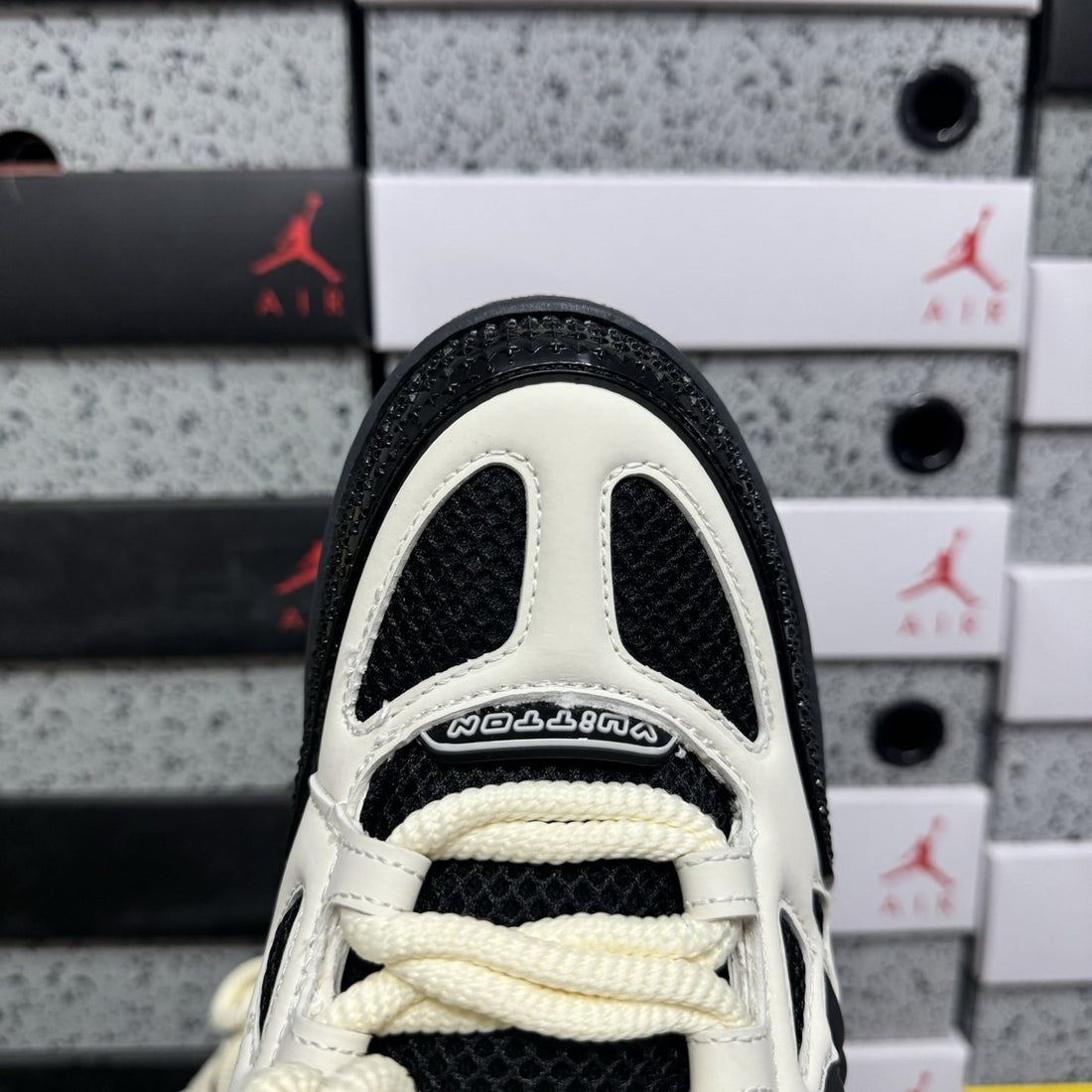 LV Skate Black Cream