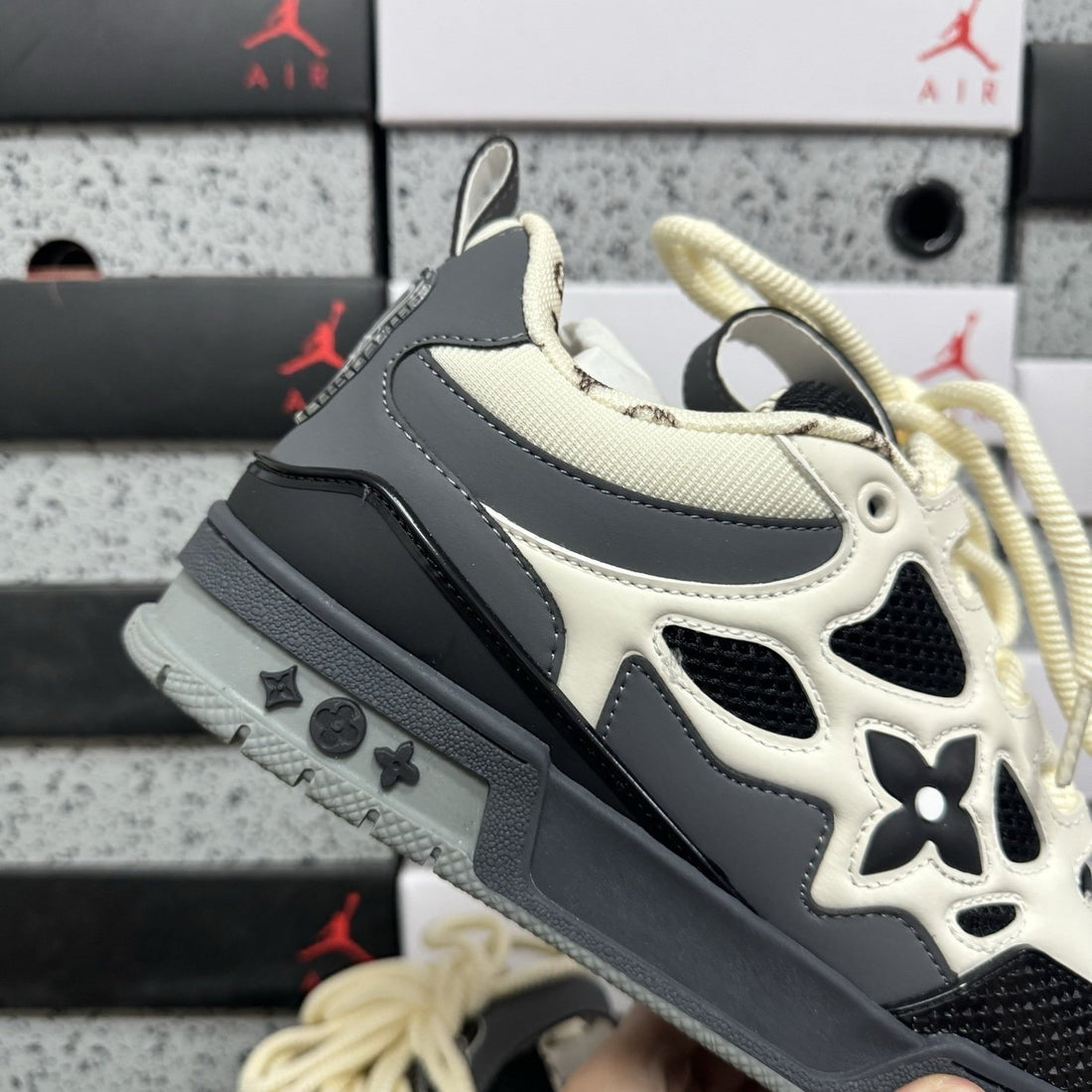 LV Skate Black Cream
