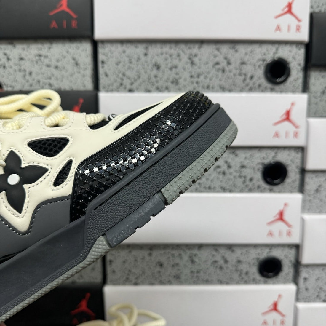 LV Skate Black Cream
