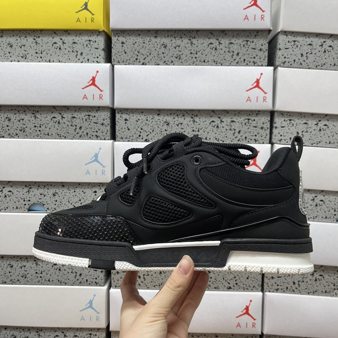 LV Skate Black White