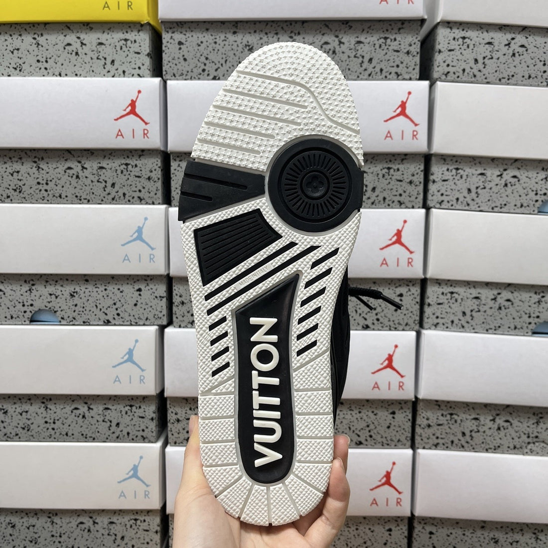 LV Skate Black White