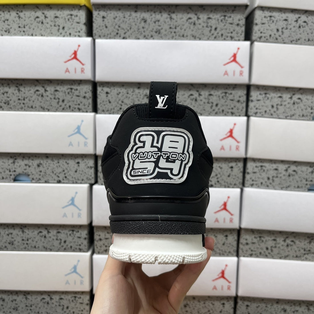 LV Skate Black White