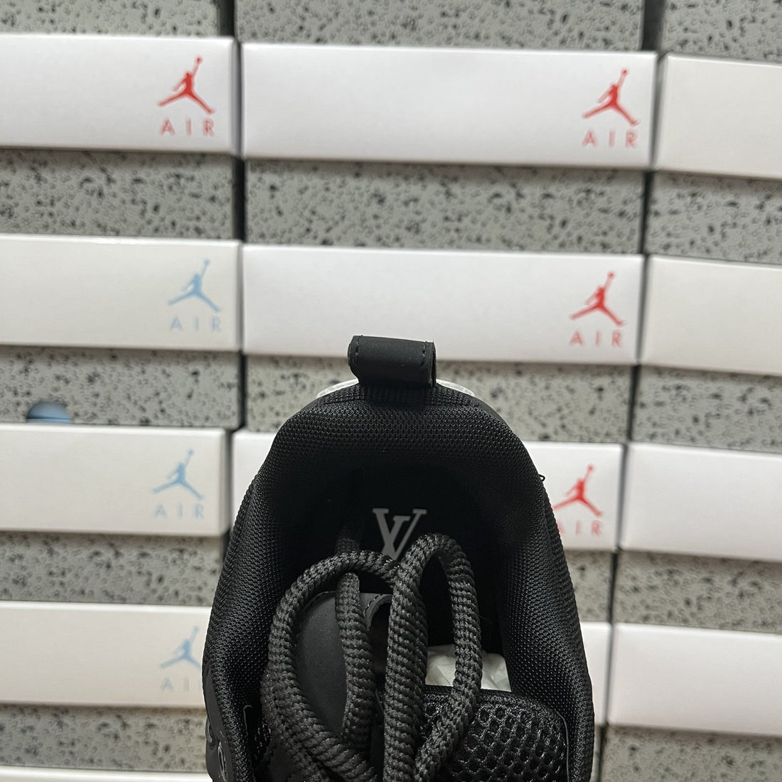 LV Skate Black White
