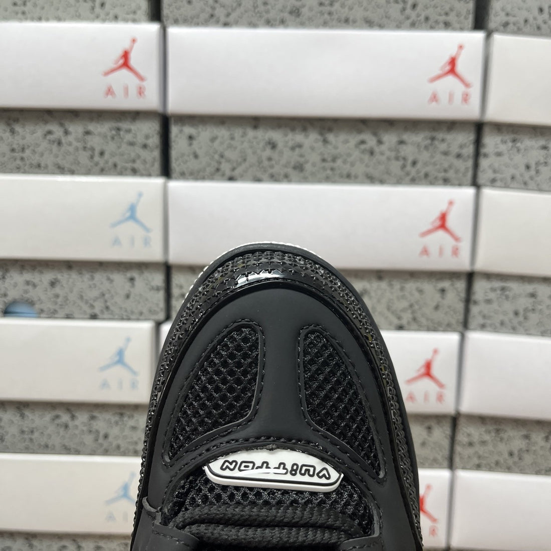 LV Skate Black White