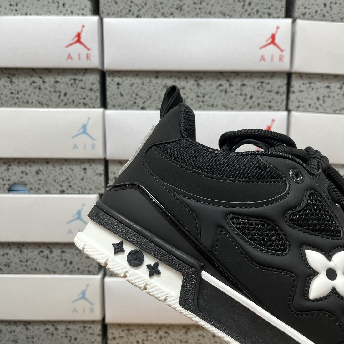 LV Skate Black White