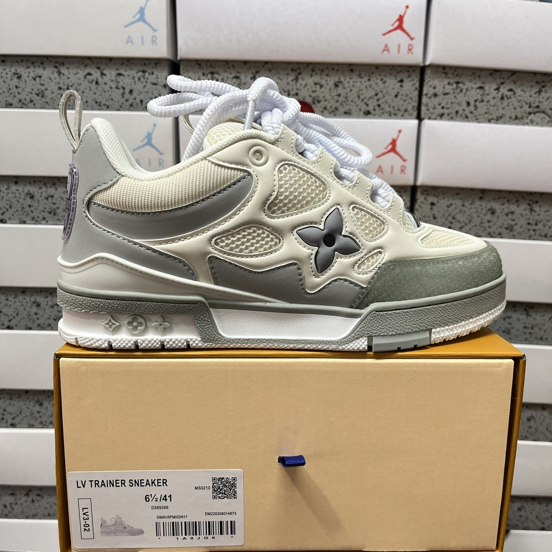 LV Skate Grey Cream