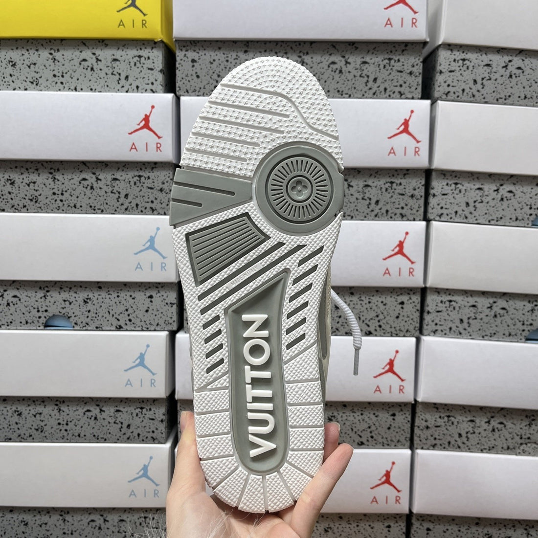 LV Skate Grey Cream