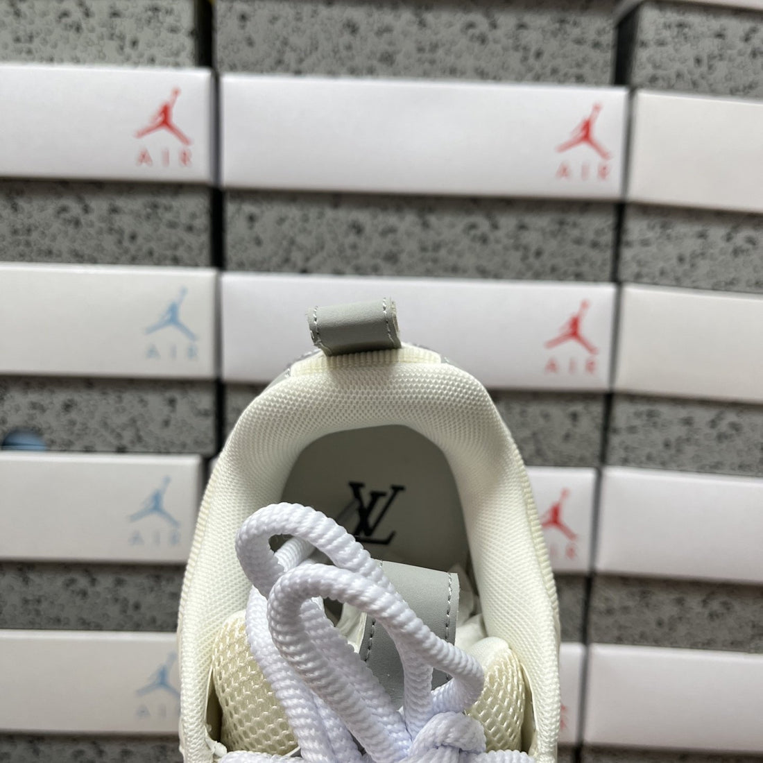 LV Skate Grey Cream