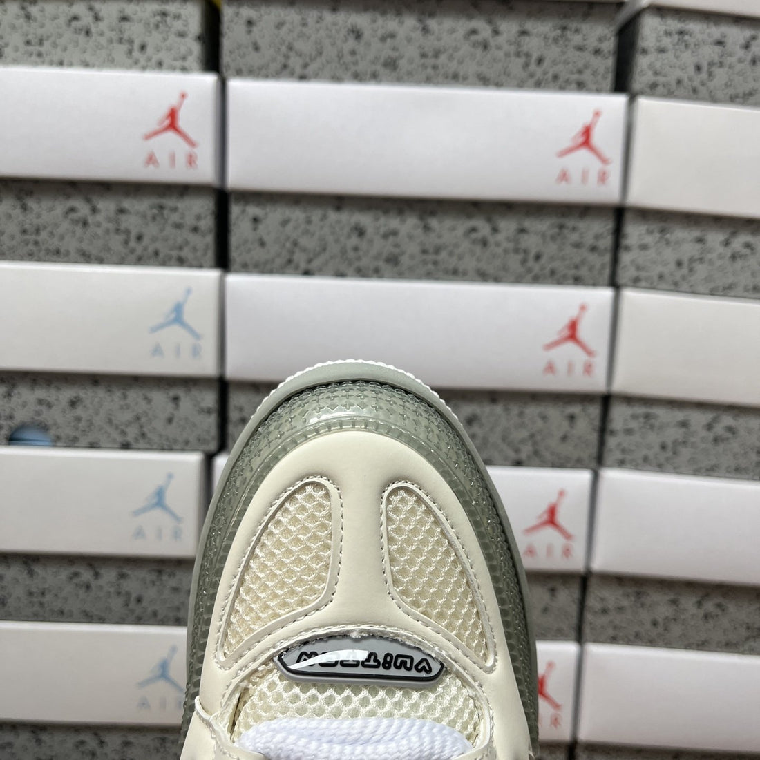 LV Skate Grey Cream