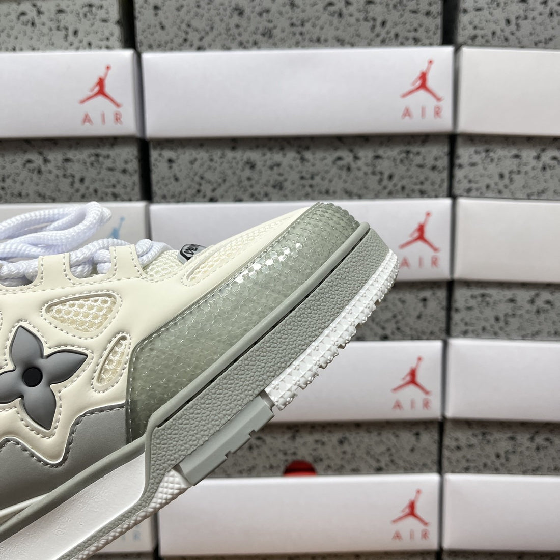LV Skate Grey Cream