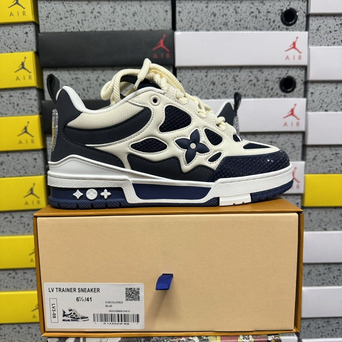 LV Skate Navy Cream