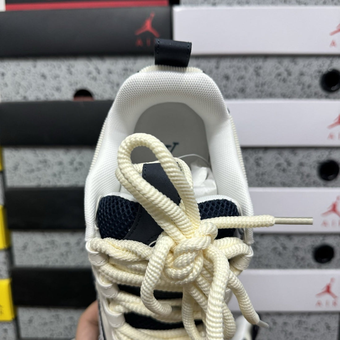 LV Skate Navy Cream