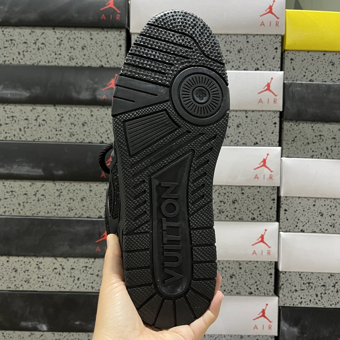 LV Skate Triple Black Strass