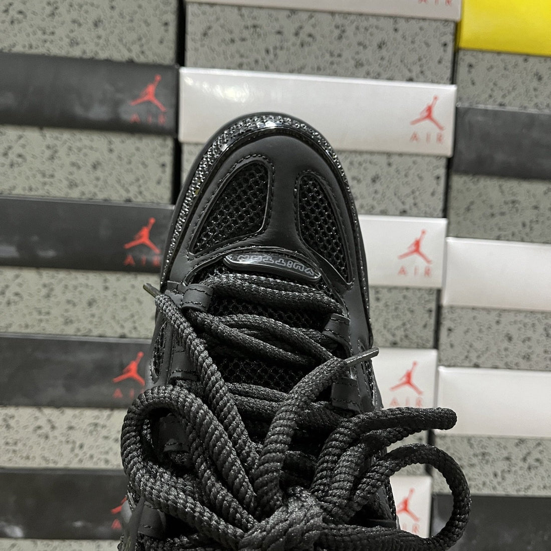 LV Skate Triple Black Strass