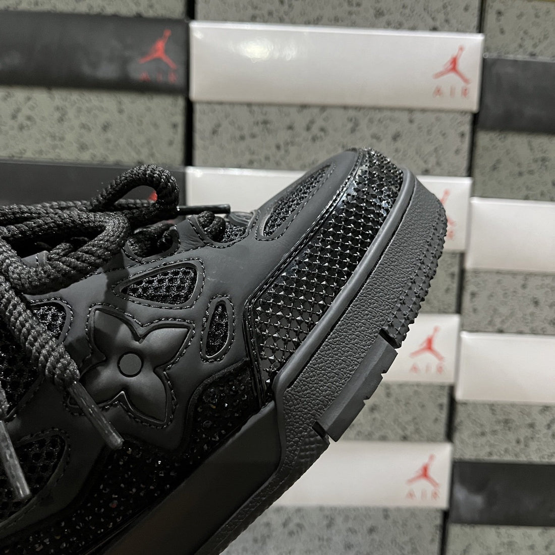 LV Skate Triple Black Strass
