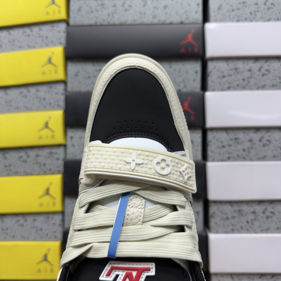 LV Trainer Beige Black Flower