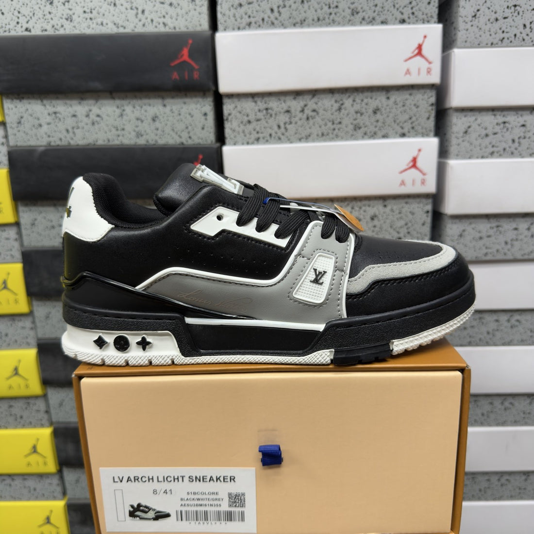 LV Trainer Black Grey White